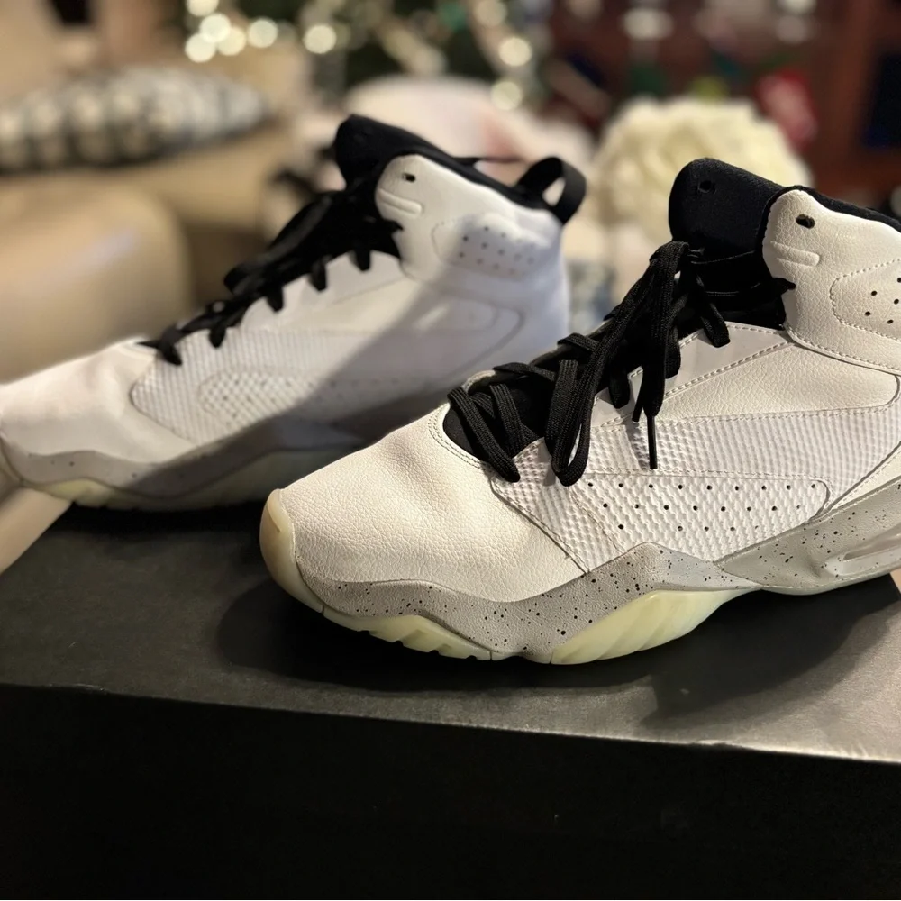 Jordan men’s Lift Off White and Black Sneakers size 11.5. Worn once - Picture 3 of 7